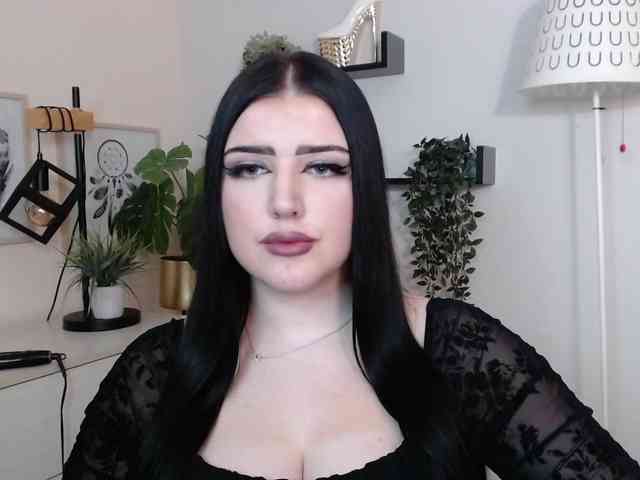 Miabrunette22 webcam