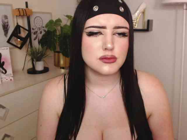 Miabrunette22 webcam