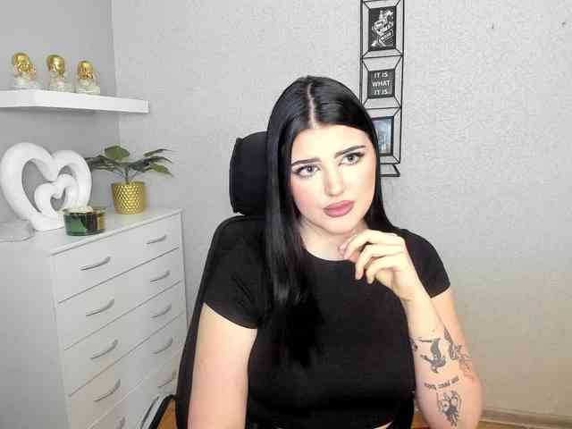 Miabrunette22 webcam