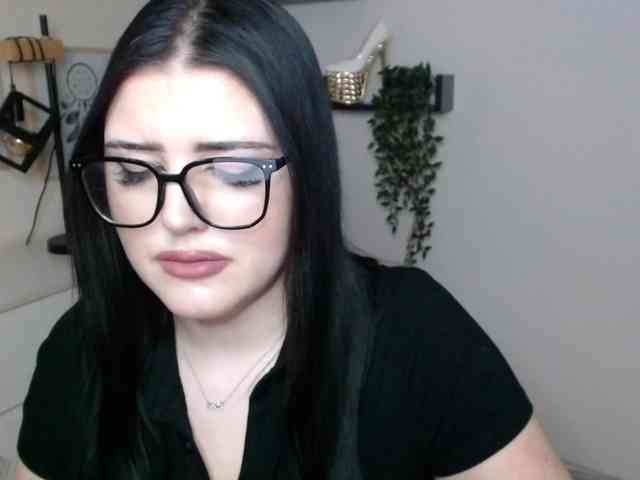 Miabrunette22 webcam