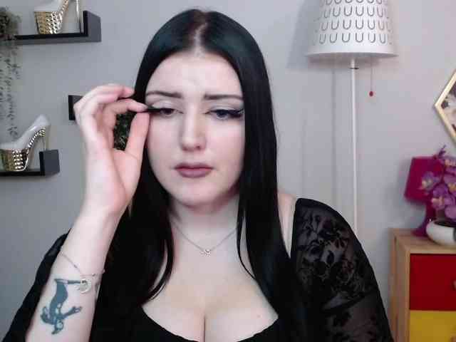 Miabrunette22 webcam