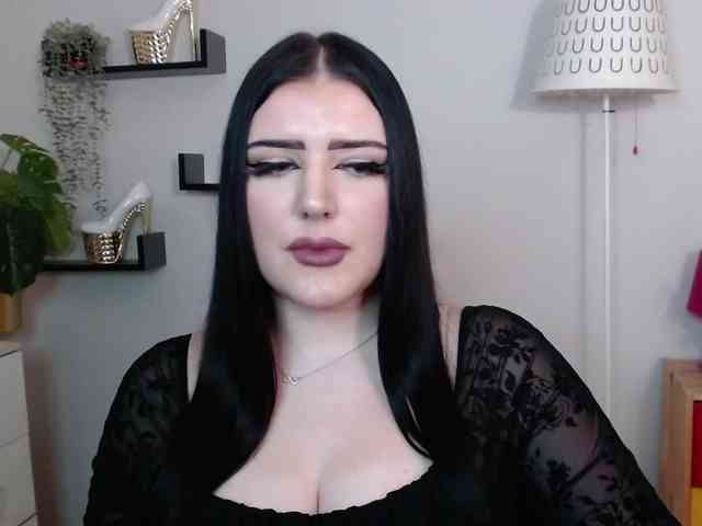 Miabrunette22 webcam