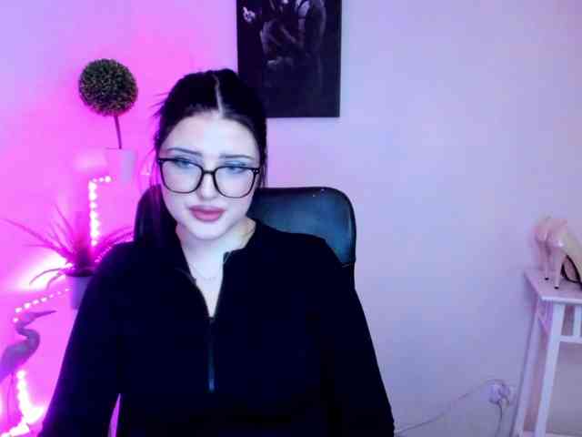 Miabrunette22 webcam