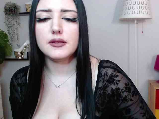 Miabrunette22 webcam