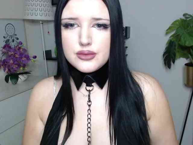 Miabrunette22 webcam