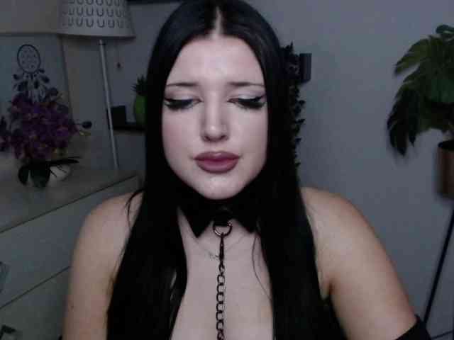 Miabrunette22 webcam