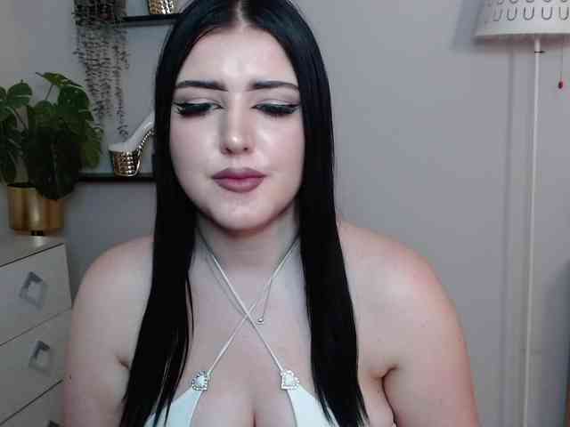 Miabrunette22 webcam