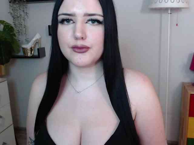 Miabrunette22 webcam