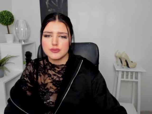 Miabrunette22 webcam