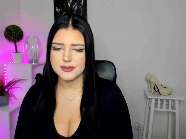 Miabrunette22 webcam