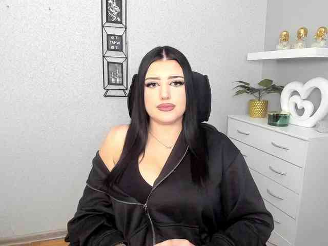 Miabrunette22 webcam