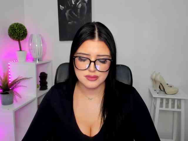 Miabrunette22 webcam