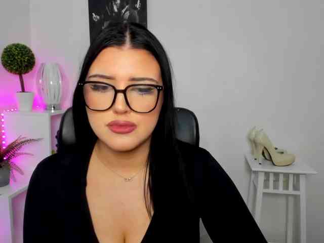 Miabrunette22 webcam