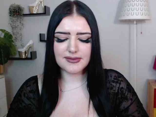 Miabrunette22 webcam