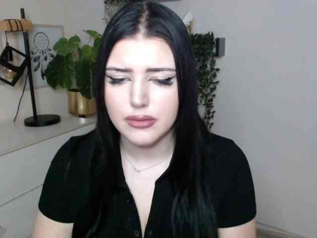 Miabrunette22 webcam