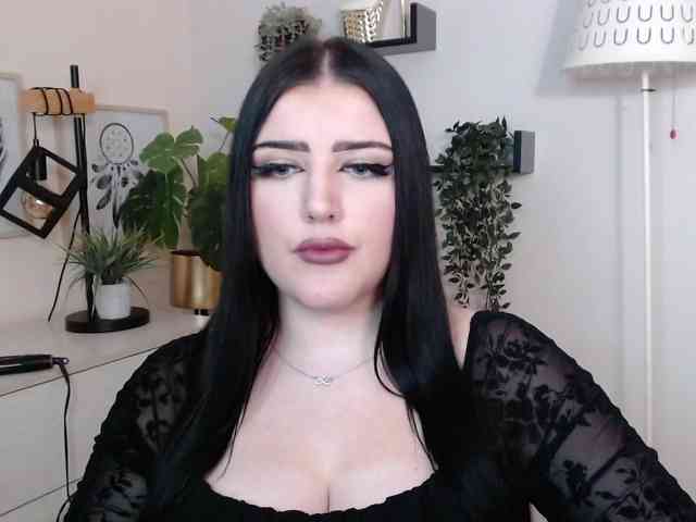 Miabrunette22 webcam