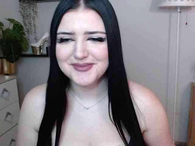 Miabrunette22 webcam