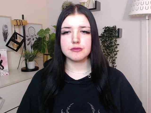 Miabrunette22 webcam