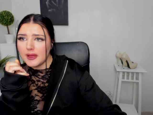 Miabrunette22 webcam