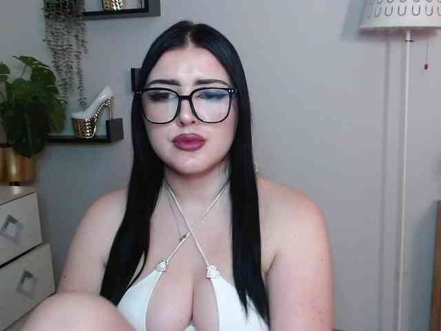 Miabrunette22 webcam