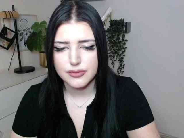 Miabrunette22 webcam