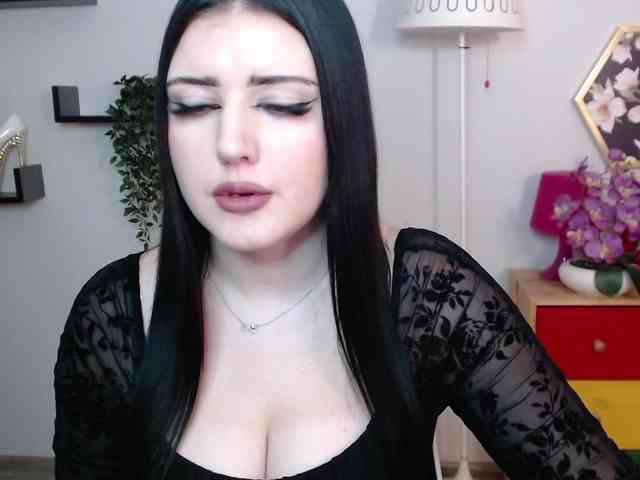 Miabrunette22 webcam