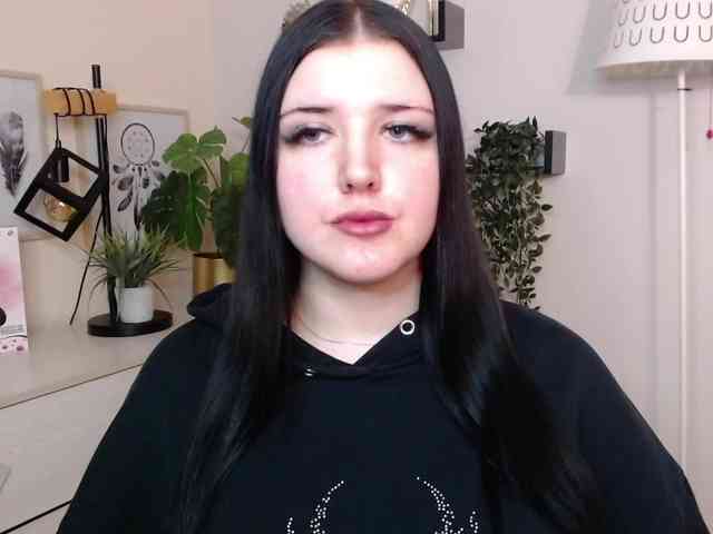 Miabrunette22 webcam