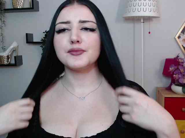 Miabrunette22 webcam