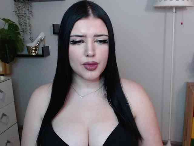 Miabrunette22 webcam