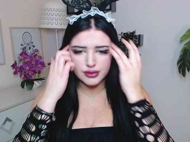 Miabrunette22 webcam