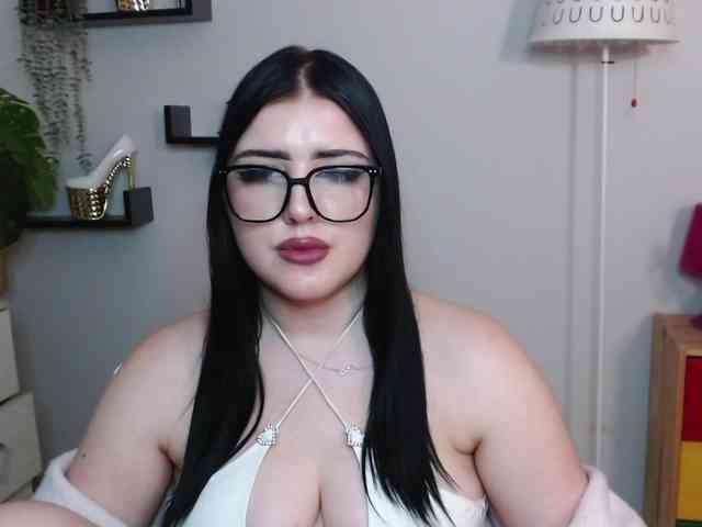 Miabrunette22 webcam