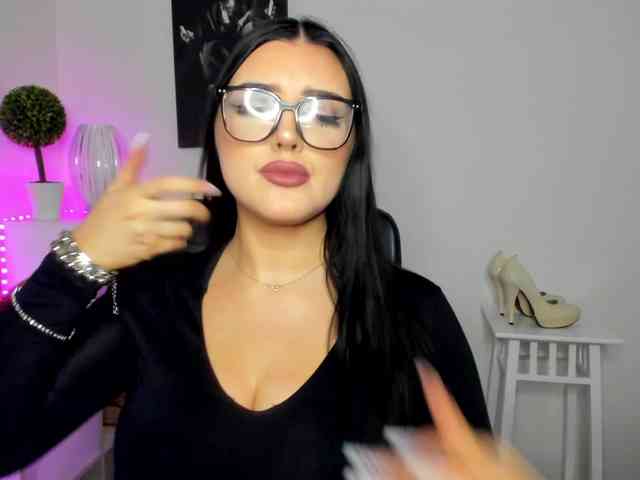 Miabrunette22 webcam