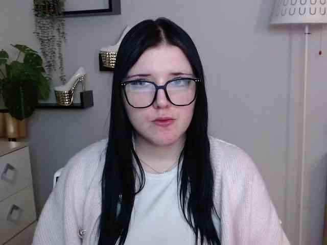 Miabrunette22 webcam