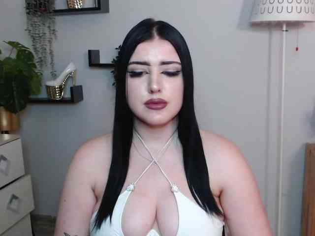 Miabrunette22 webcam