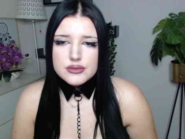 Miabrunette22 webcam