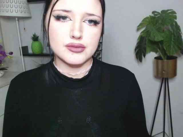 Miabrunette22 webcam