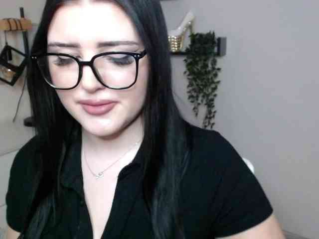 Miabrunette22 webcam