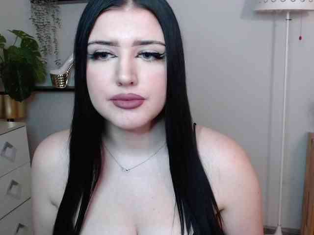 Miabrunette22 webcam