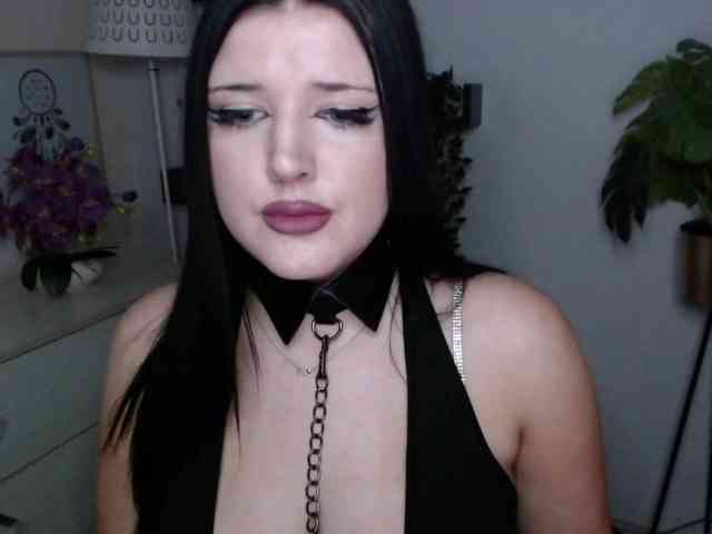 Miabrunette22 webcam