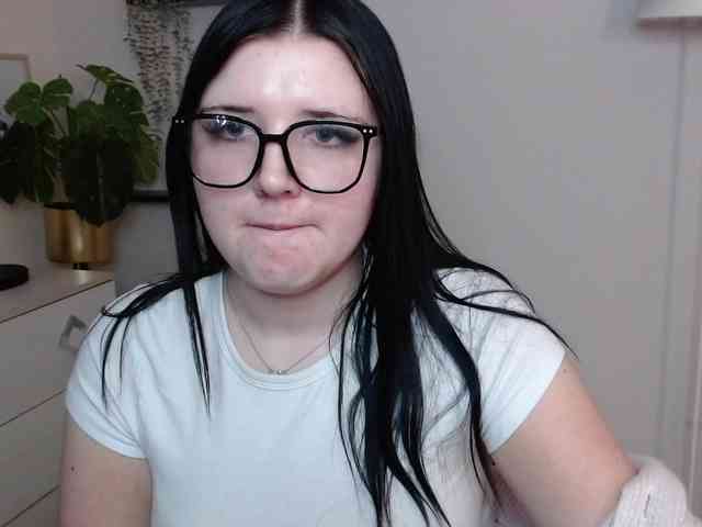 Miabrunette22 webcam