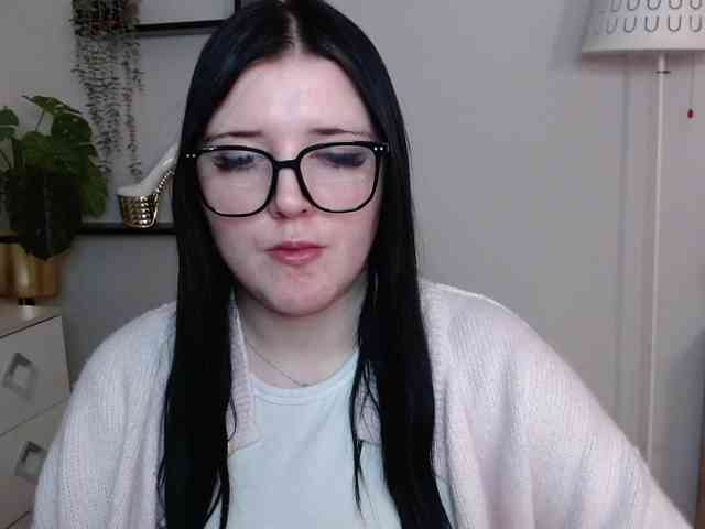 Miabrunette22 webcam