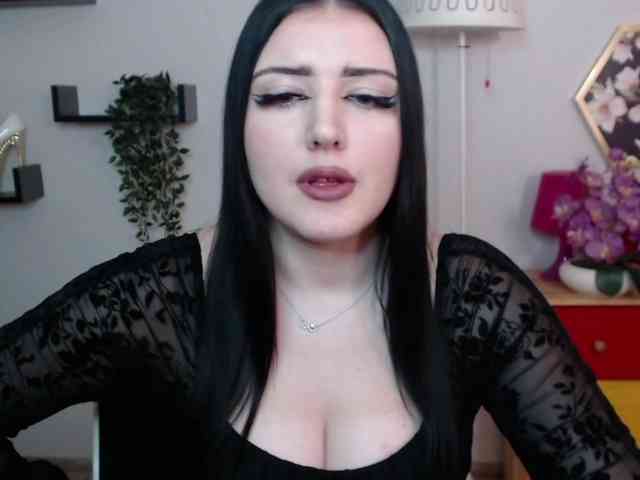 Miabrunette22 webcam