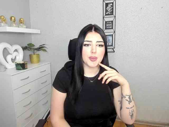 Miabrunette22 webcam