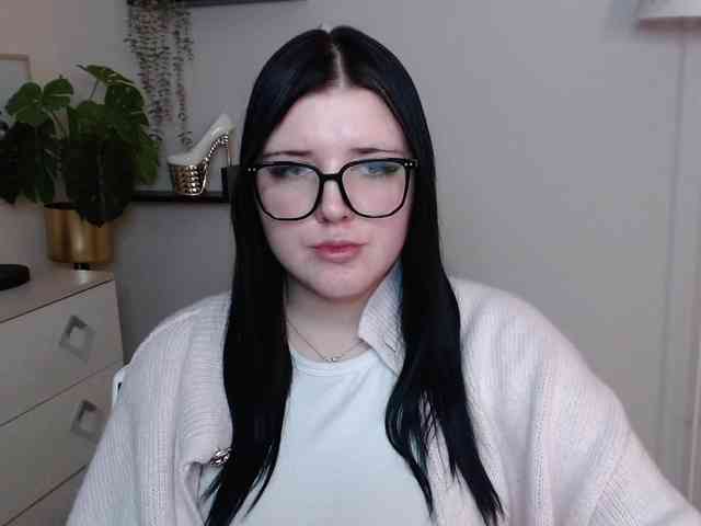 Miabrunette22 webcam