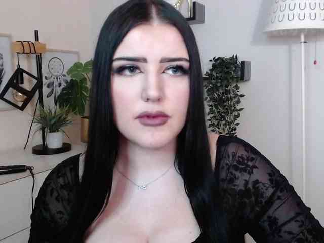Miabrunette22 webcam