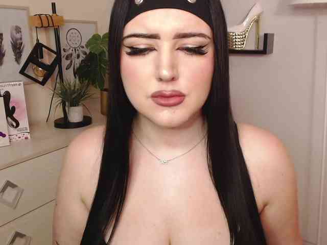 Miabrunette22 webcam