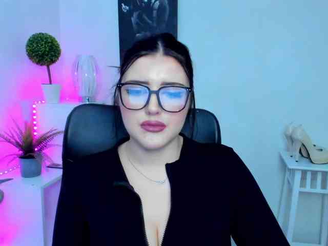 Miabrunette22 webcam