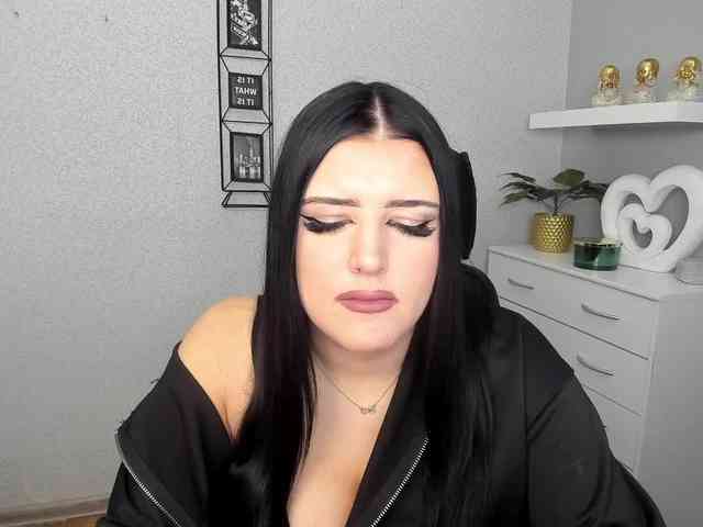 Miabrunette22 webcam
