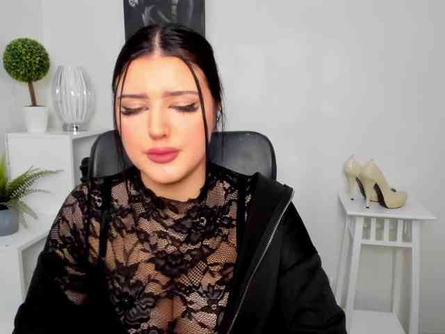 Miabrunette22 webcam