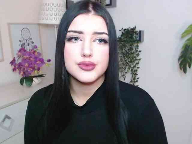 Miabrunette22 webcam